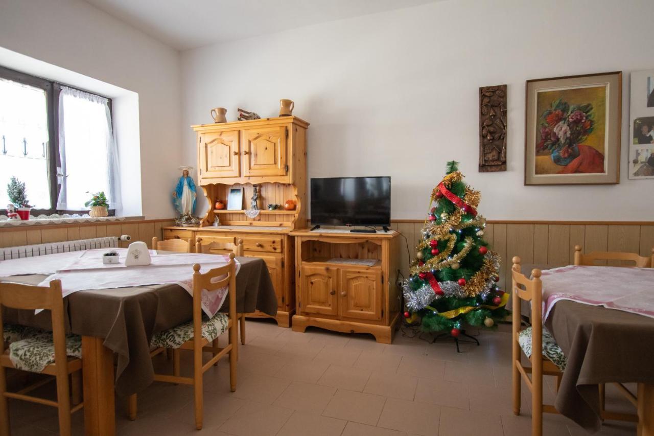 Casa Per Ferie Beatorosaz 호텔 세사나토리니즈 외부 사진