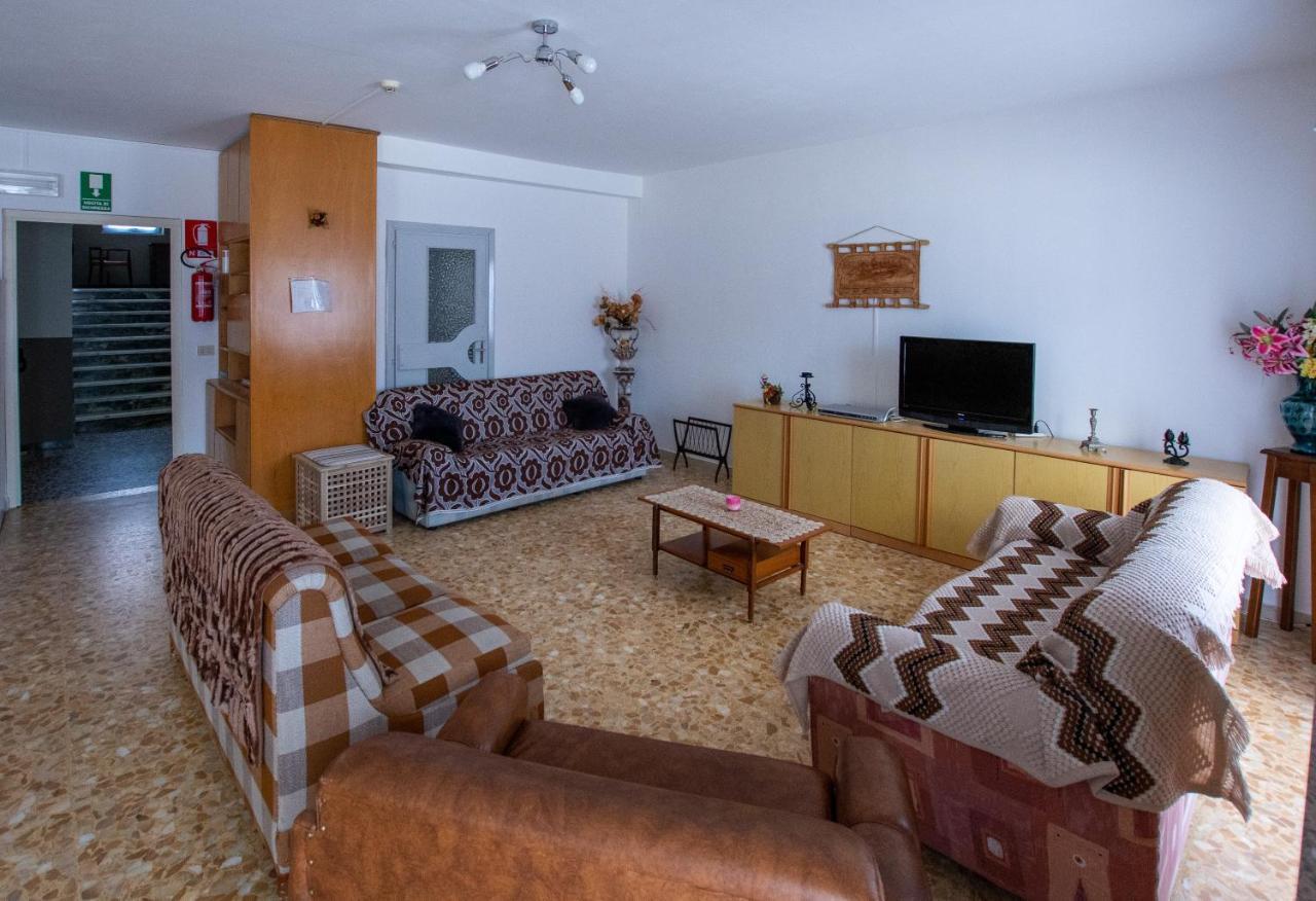 Casa Per Ferie Beatorosaz 호텔 세사나토리니즈 외부 사진